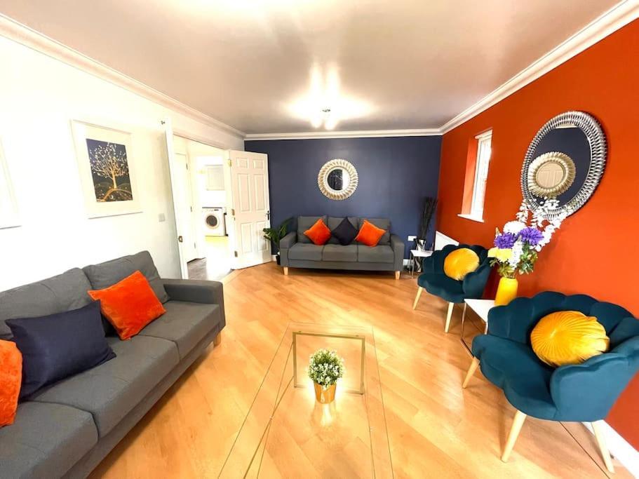 The Woodlands, Shortstay, Ideal For Families, Relocation, Contractors, Travel Stay Horley Ngoại thất bức ảnh