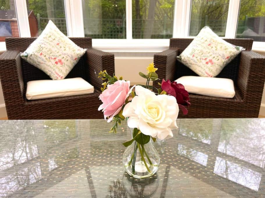 The Woodlands, Shortstay, Ideal For Families, Relocation, Contractors, Travel Stay Horley Ngoại thất bức ảnh